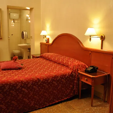 Sandra Hotel