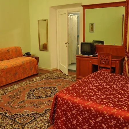 Sandra Hotel *