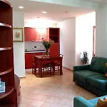 Sandra Hotel *