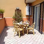 Sandra Hotel *