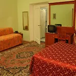 Sandra Hotel *