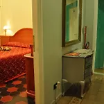 Hotel Sandra *