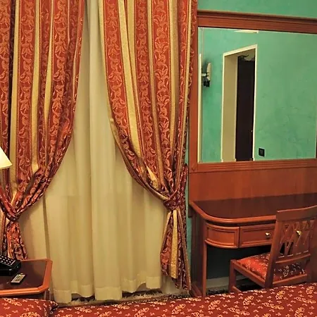 Hotel Sandra *