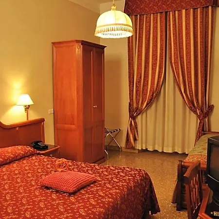 Hotel Sandra *