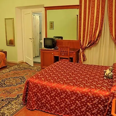 Hotel Sandra *