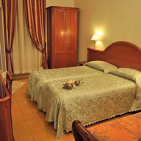Hotel Sandra *