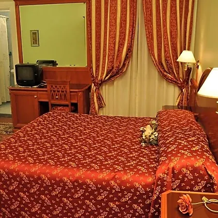 Sandra Hotel